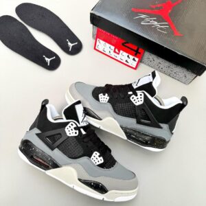 Air Jordan 4 Retro