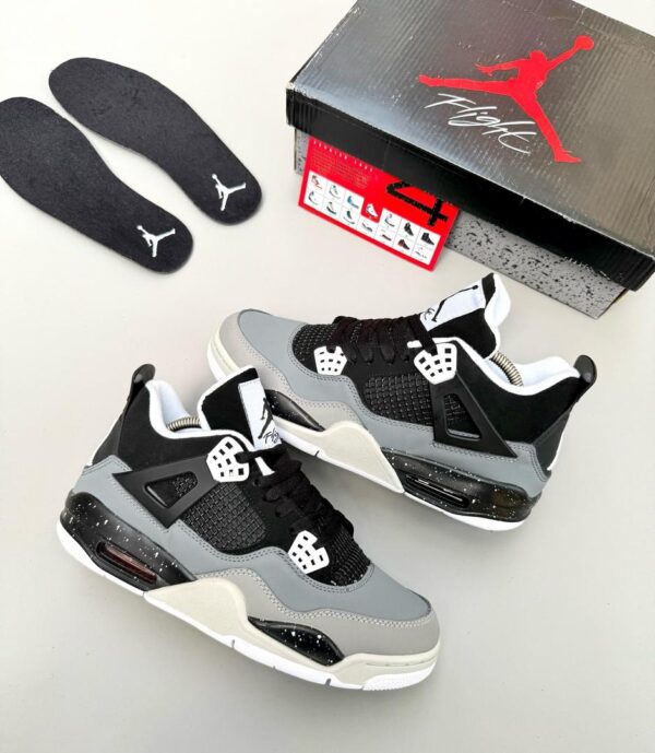 Air Jordan 4 Retro