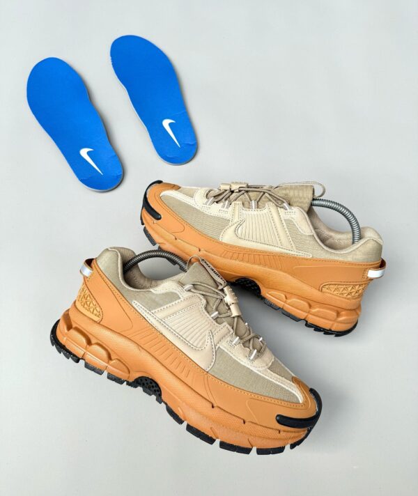 Nike Zoom Vomero 5 Roam
