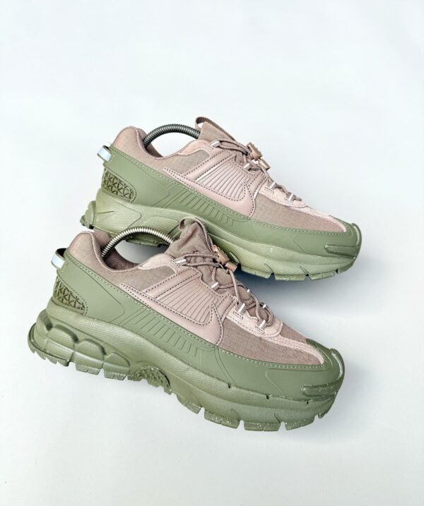 Nike Zoom Vomero 5 Roam